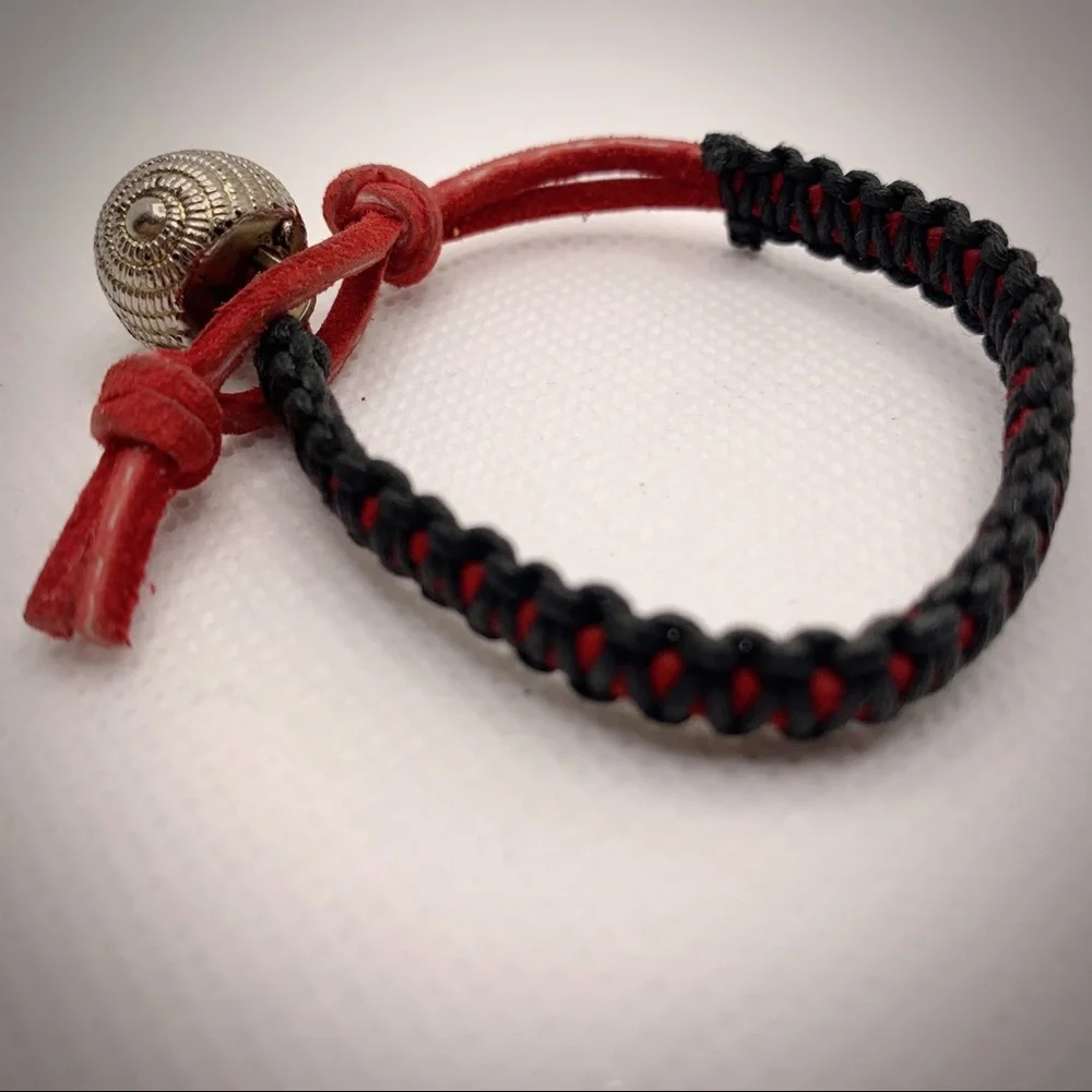 Red Black Macrame Bracelet Round Button Handmade - Picture 1 of 8